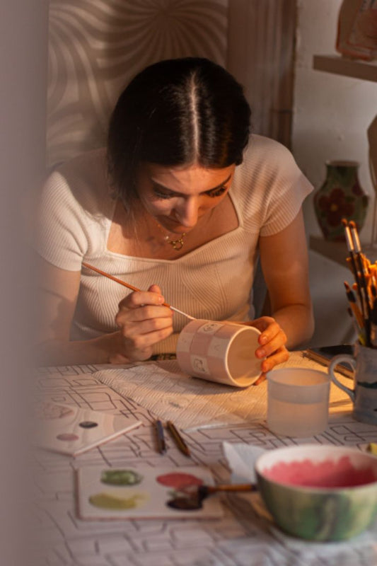 Decorate a ceramic set with an aperitif