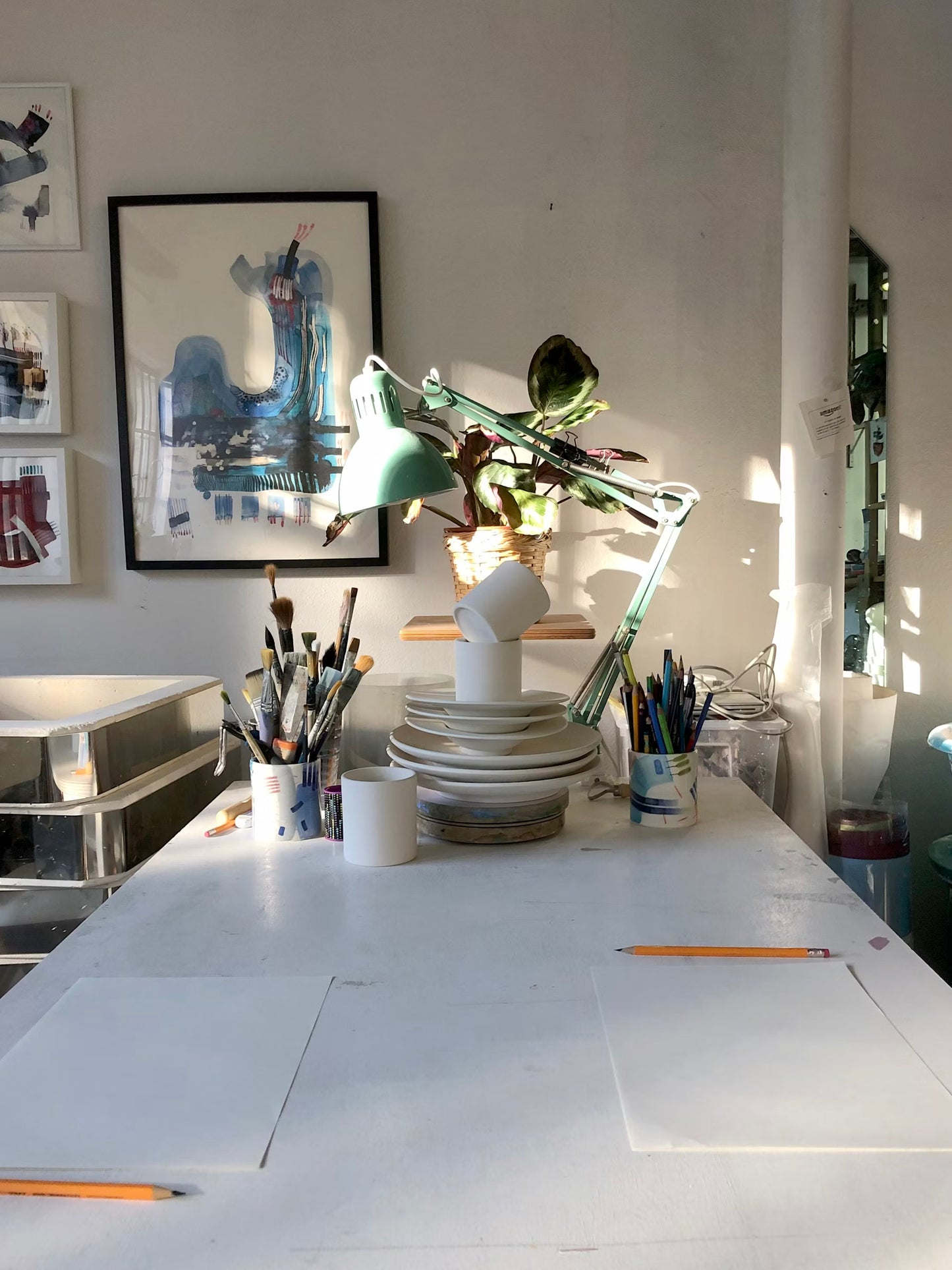 Decora un intero set da tavola in ceramica