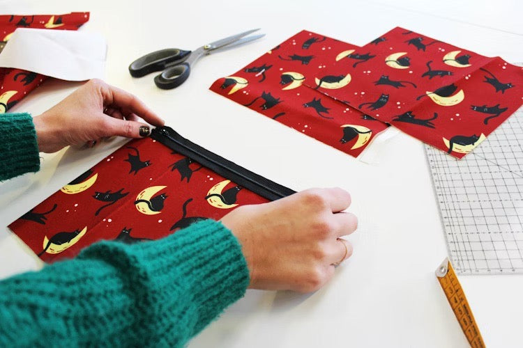 Sew your handmade clutch in Milan with aperitivo