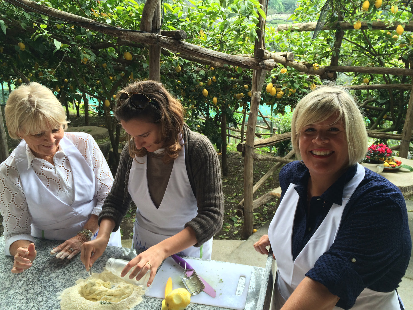 Esplora i limoneti di Amalfi con una cooking class campana
