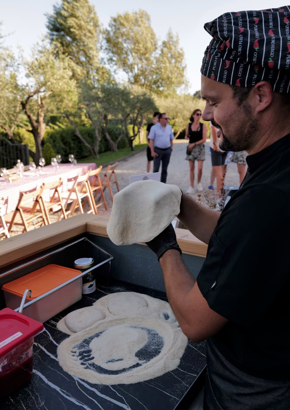 Prepara la pizza a casa tua con uno chef e vivi un’esperienza toscana autentica
