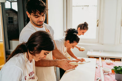 Impara a fare la pasta fresca con le mamme pastaie di Miscusi a Milano, in un’esperienza privata
