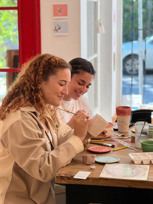 Decora un set da colazione in ceramica