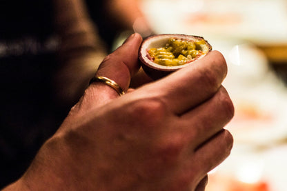 Scopri i sapori del mondo in un laboratorio di cucina etnica a Milano