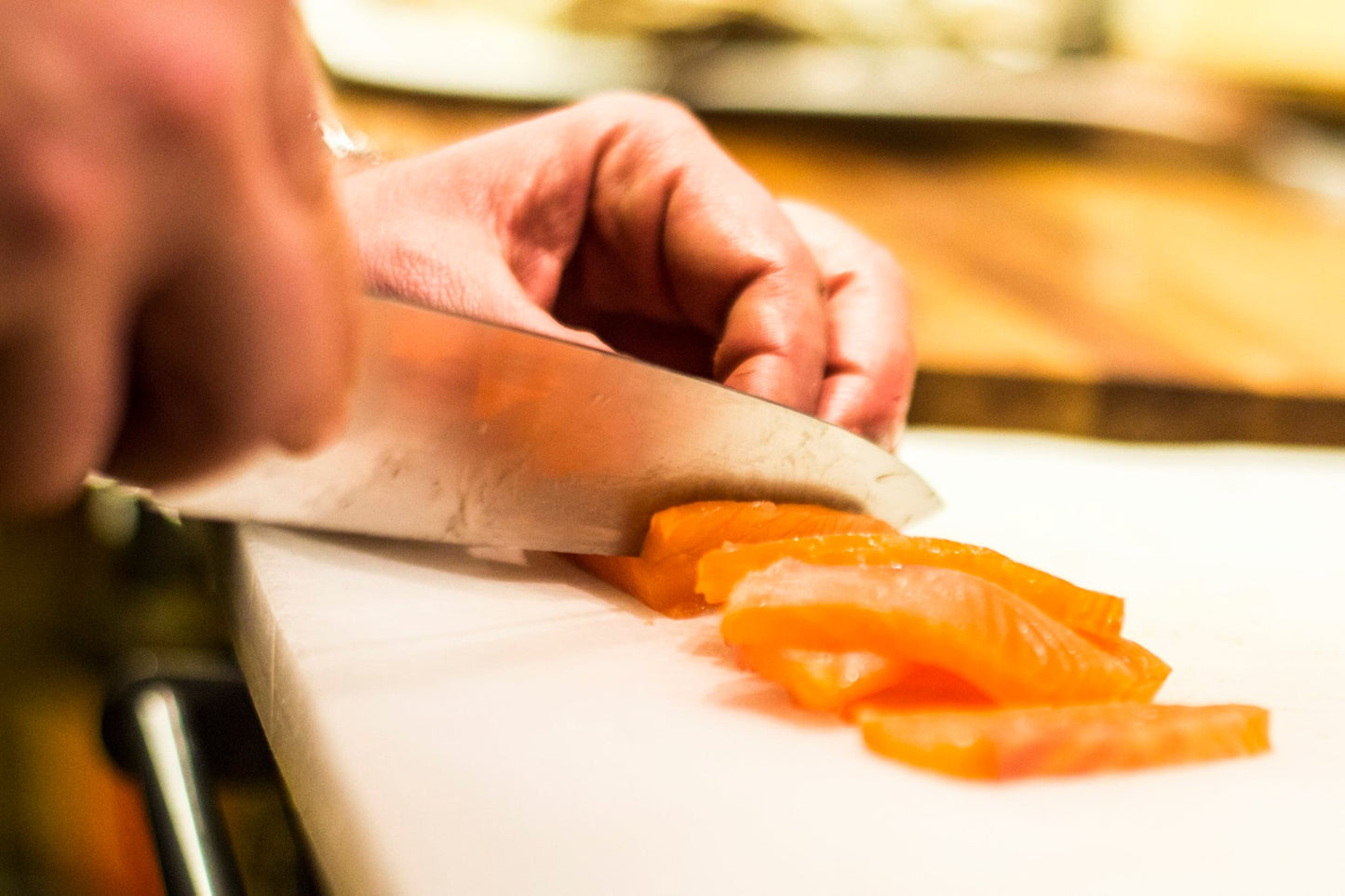 Scopri i sapori del mondo in un laboratorio di cucina etnica a Milano