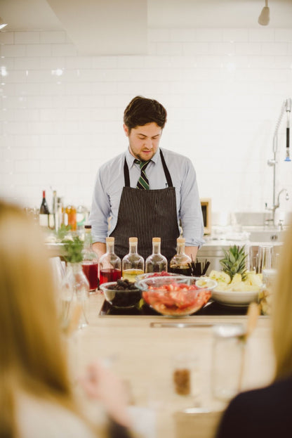 Crea i tuoi cocktail in Sardegna: corso pratico di mixology con barman locale