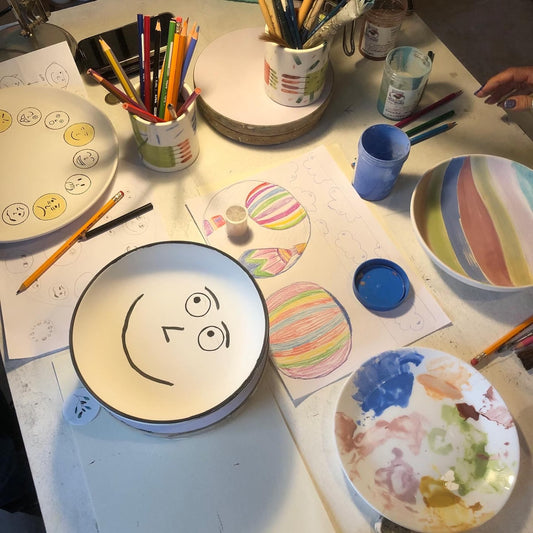 Decorate an entire ceramic table set