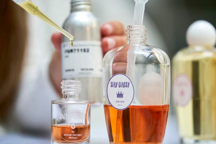 Create your own personalized perfume with a Perfume Artist!