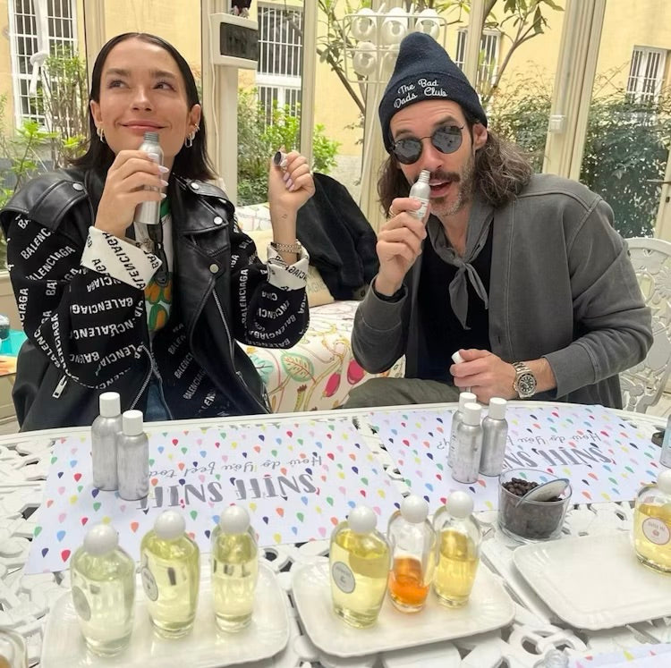 Create your own personalized perfume with a Perfume Artist!