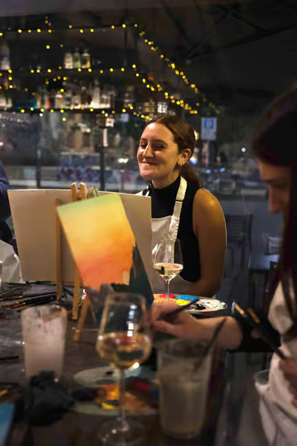 Dipingi il tuo poster delle Olimpiadi con aperitivo o tè in centro a Milano
