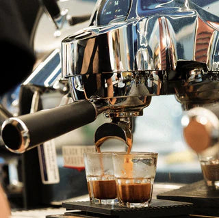 Tra tradizione e innovazione: impara l'arte del caffè a Milano