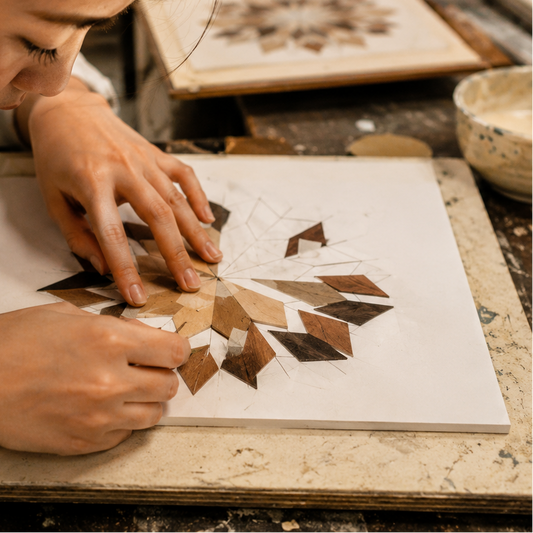 Scopri l’arte dell’intarsio fiorentino con un maestro artigiano