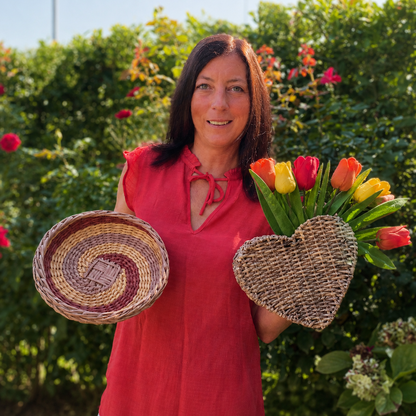 Create your own handcrafted basket by weaving newspaper in the Maremma countryside
