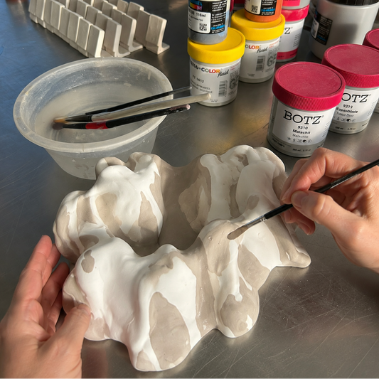 Crea una scultura in ceramica ispirata alla natura in un laboratorio a Milano