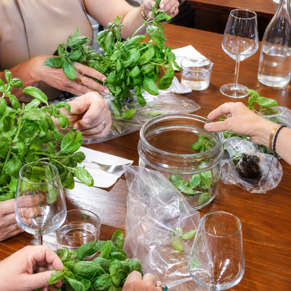 Prepara il vero pesto ligure con degustazione nel cuore di Vernazza