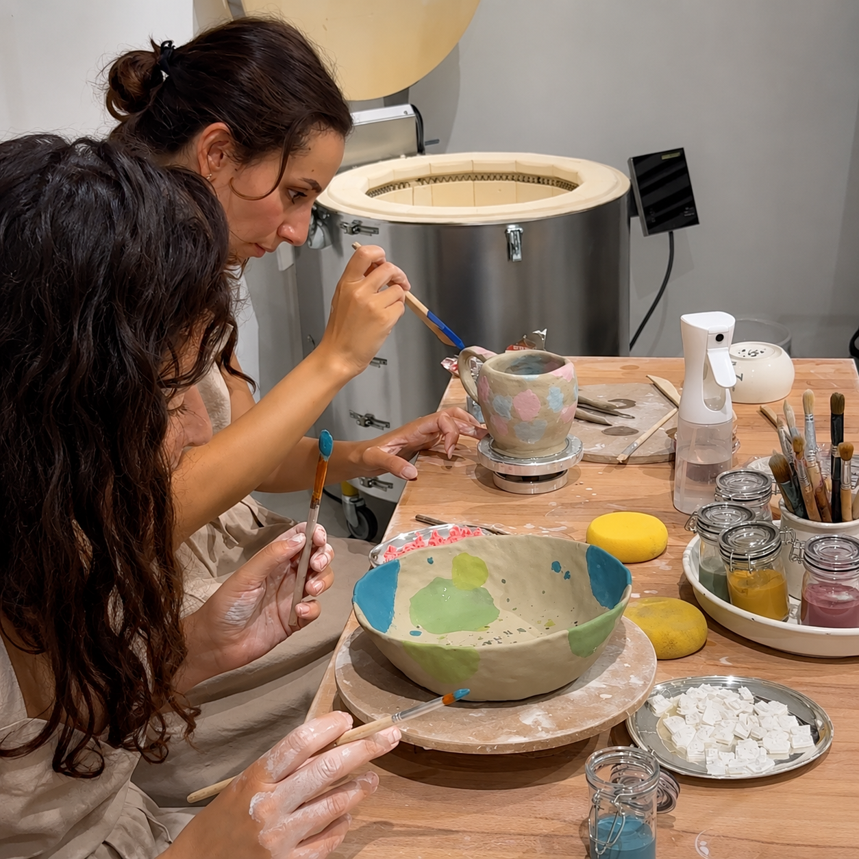 Learn the coiling technique in an elegant ceramic studio in Milan