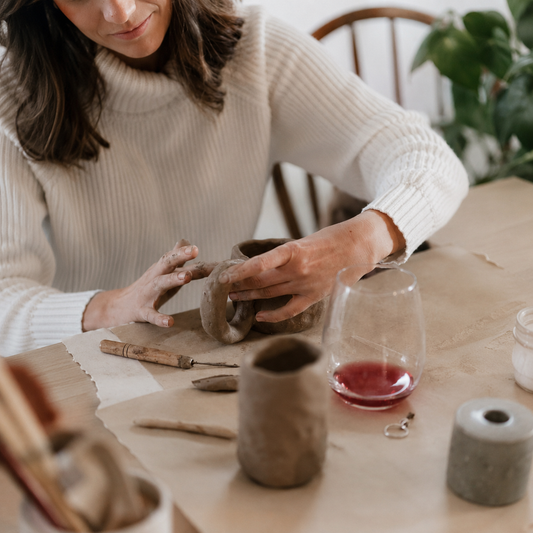 Shape your ceramics and enjoy the aperitif