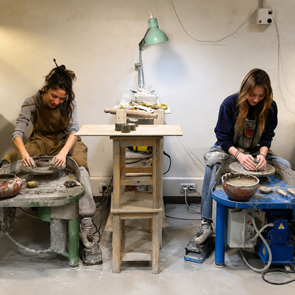Crea la tua ceramica al tornio con aperitivo in un laboratorio artistico a Firenze