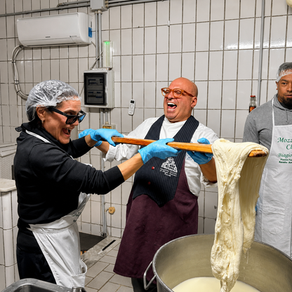 Impara a fare la mozzarella in un caseificio storico della Costiera Amalfitana
