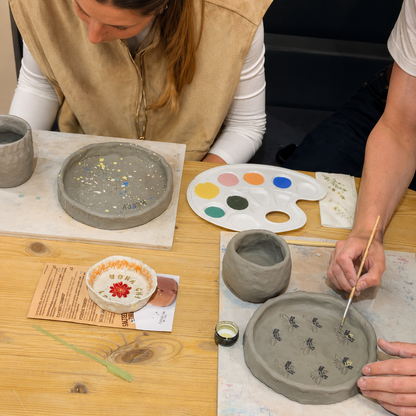 Crea il tuo set da tavola in ceramica e brinda in un atelier a Venezia