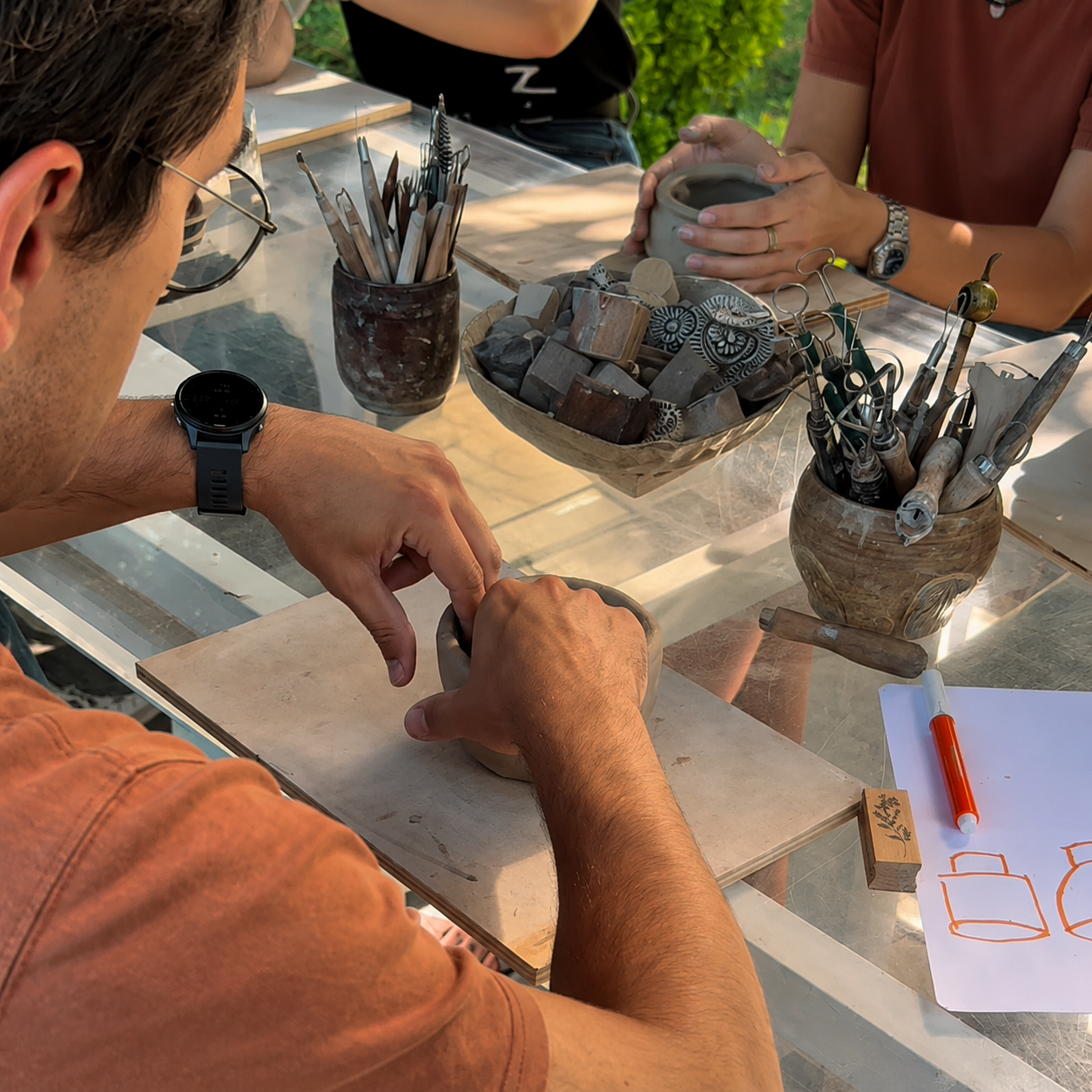 Crea il tuo set da tavola in ceramica e brinda in un atelier a Venezia