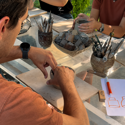 Crea il tuo set da tavola in ceramica e brinda in un atelier a Venezia