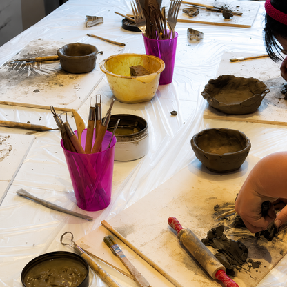 Paint watercolor flowers in an art studio in Rome