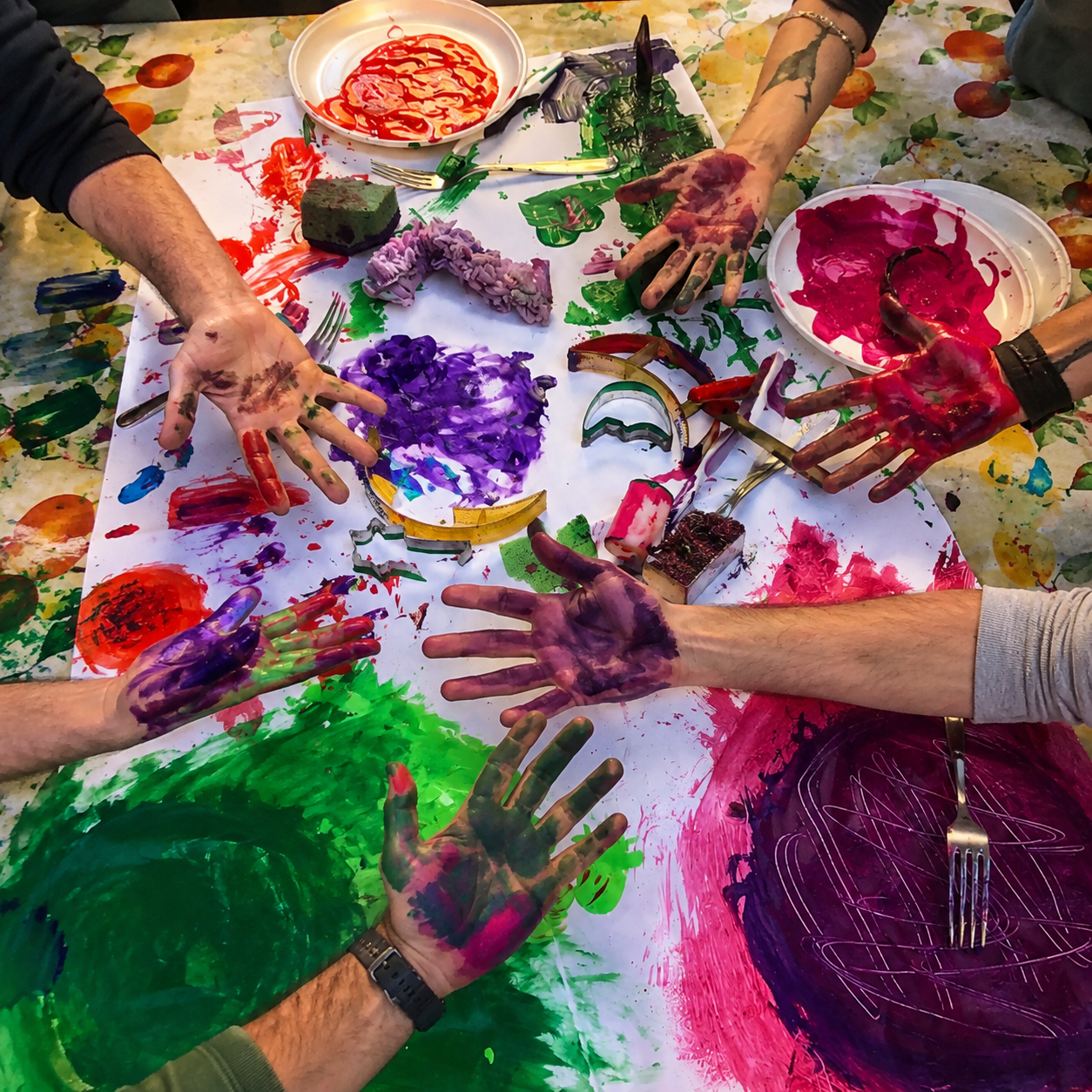 Paint watercolor flowers in an art studio in Rome