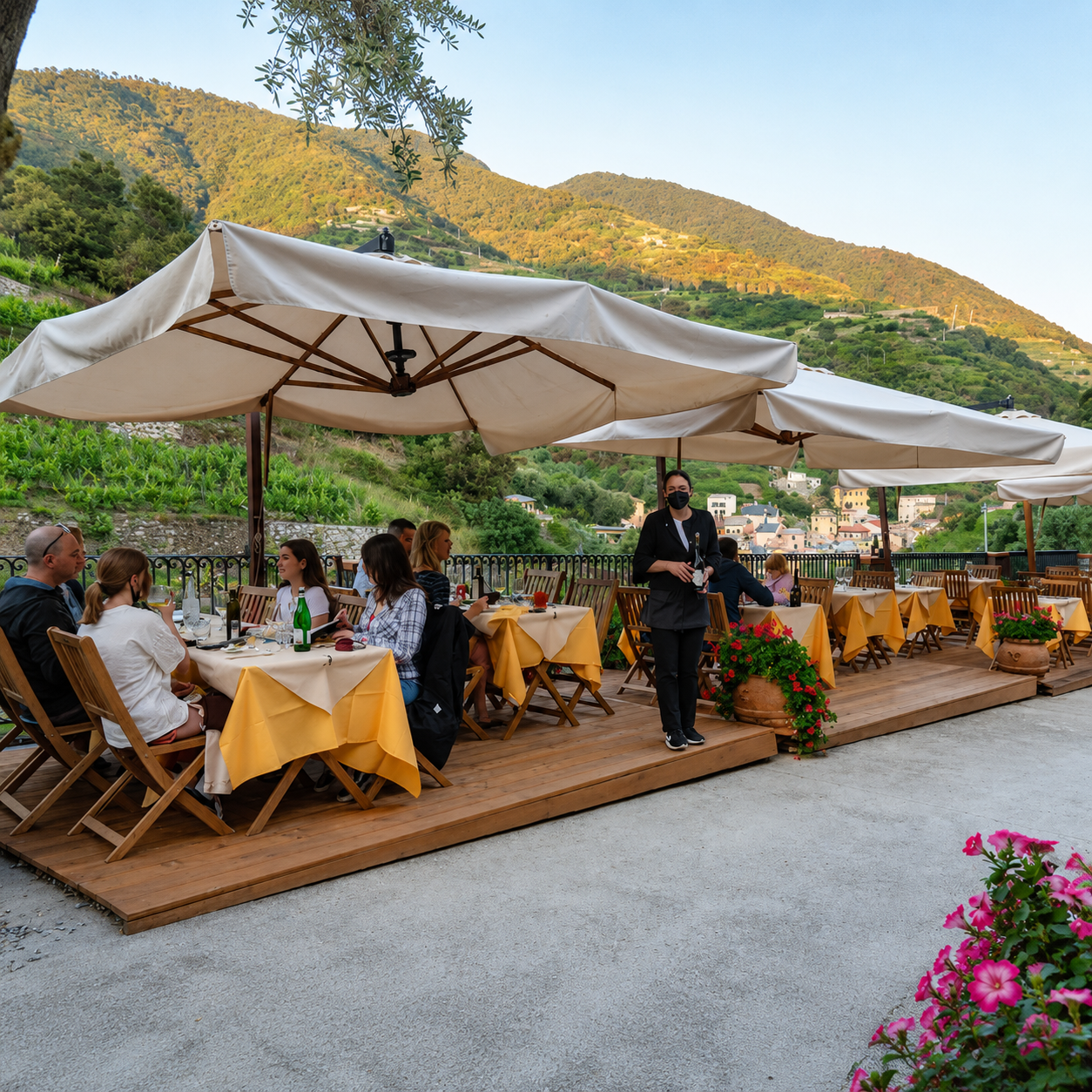 Vivi un percorso di degustazione tra i vini Buranco e la cucina delle Cinque Terre
