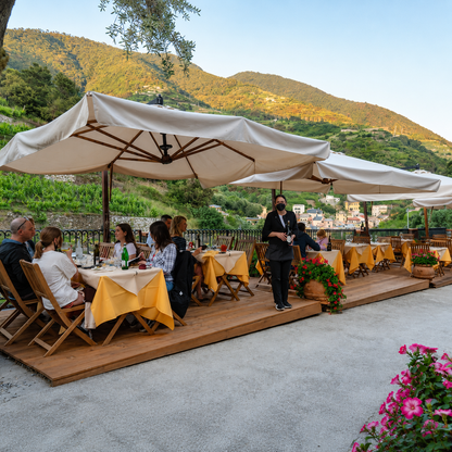 Vivi un percorso di degustazione tra i vini Buranco e la cucina delle Cinque Terre