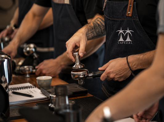 Impara l'arte del caffè espresso a Milano attraverso un'esperienza con Cafezal
