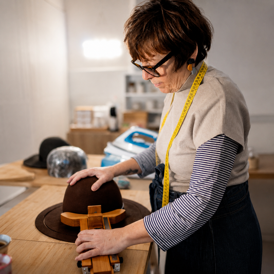 Crea il tuo cappello con un'esperienza artigianale a Milano