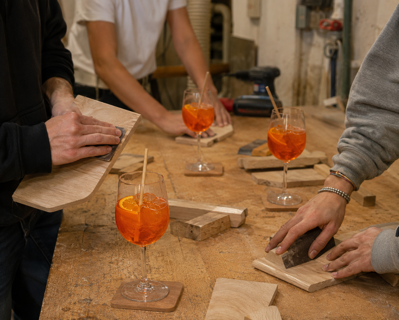 Crea il tuo sottobicchiere in legno e vivi l’aperitivo in una storica falegnameria di Brera