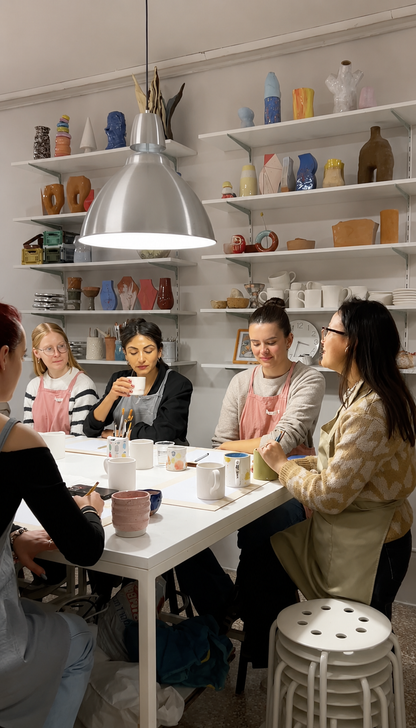 Paint and personalize your ceramics in Milan with aperitivo