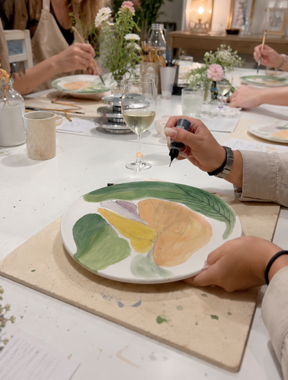Paint and personalize your ceramics in Milan with aperitivo