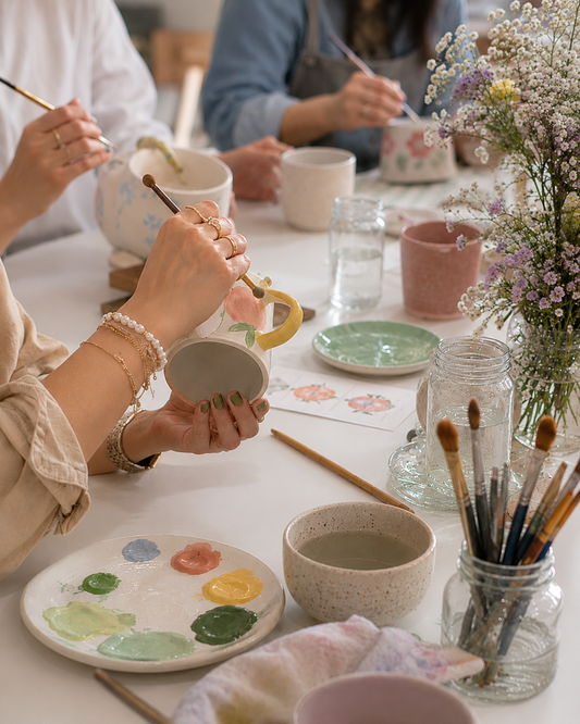Dipingi e personalizza la tua ceramica a Milano con aperitivo