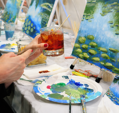 Paint watercolor flowers in an art studio in Rome