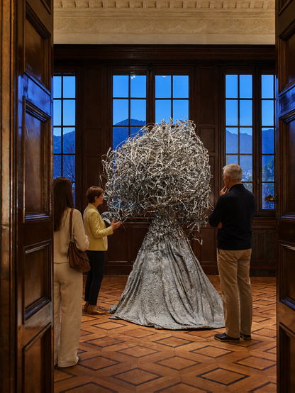 Experience contemporary art in a villa on Lake Como with a snack or aperitif by Cova