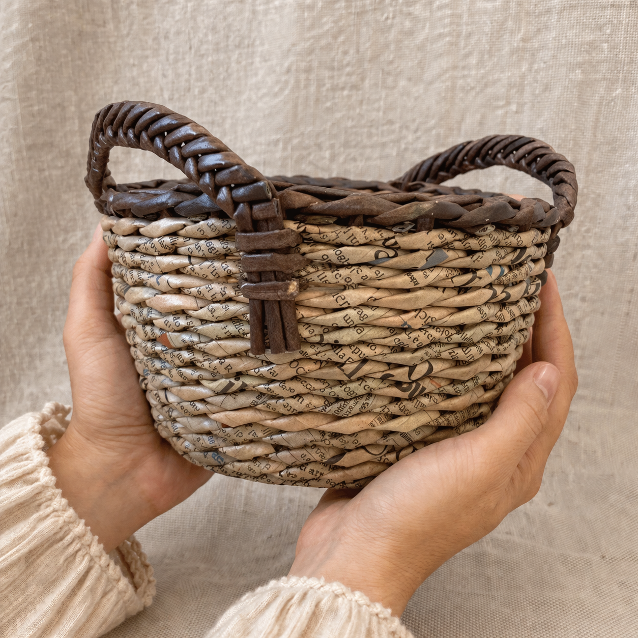 Create your own handcrafted basket by weaving newspaper in the Maremma countryside