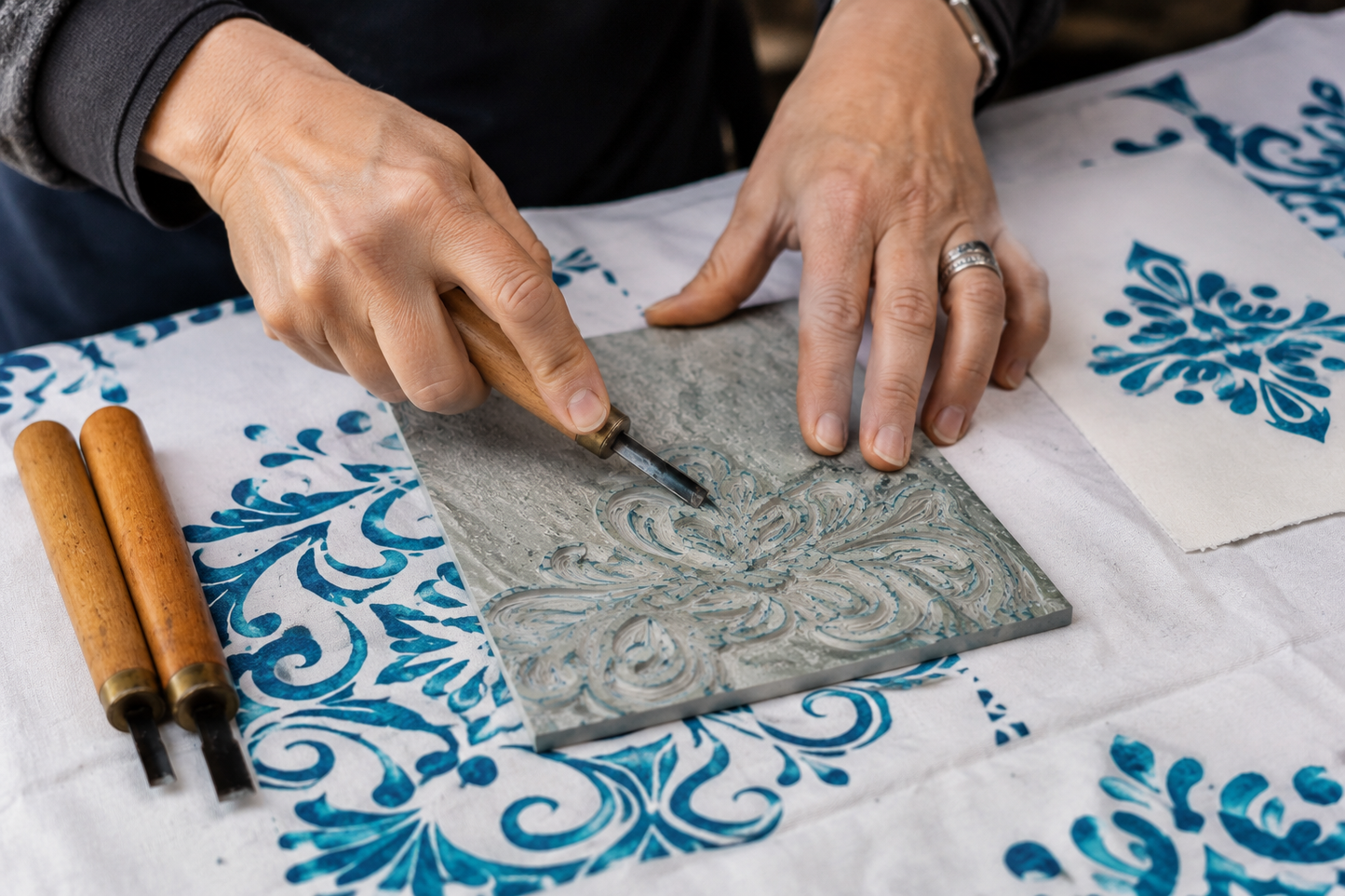 From mark to print: create your graphics and produce them by hand on paper