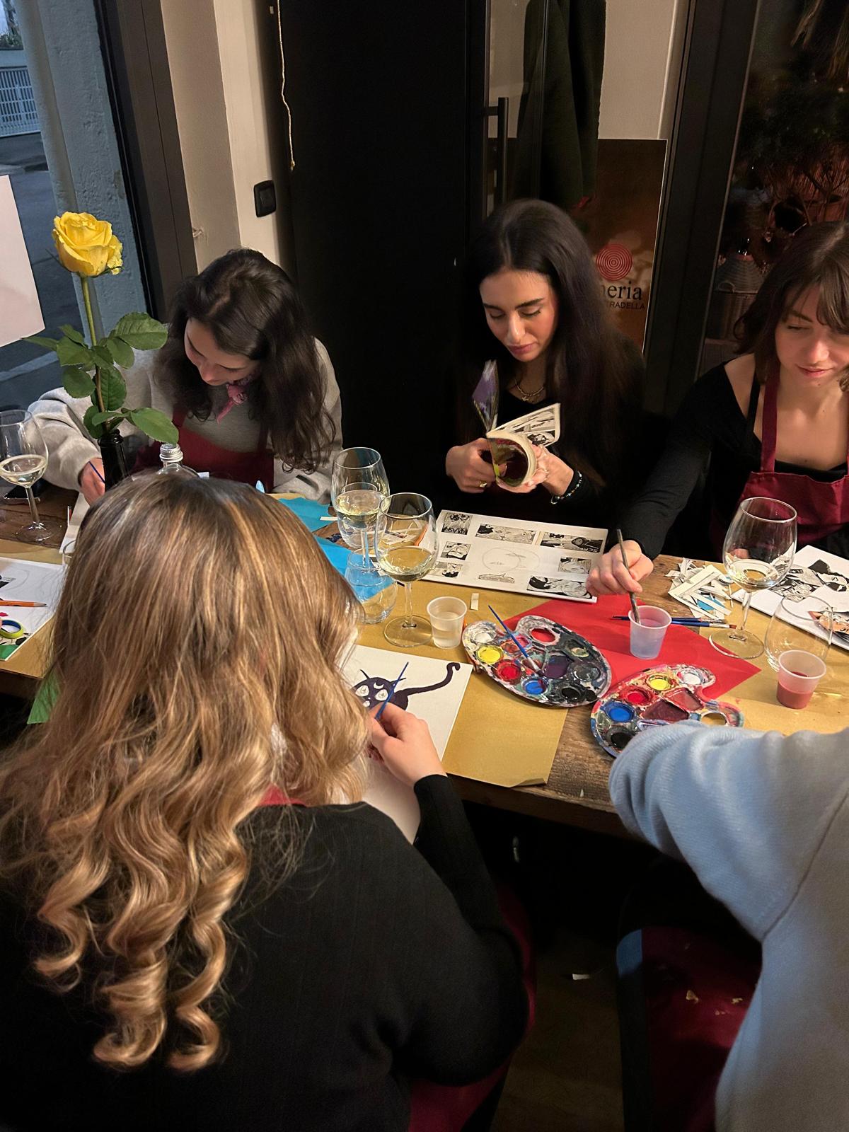 Create your collage of art and wine in a creative studio in Venice