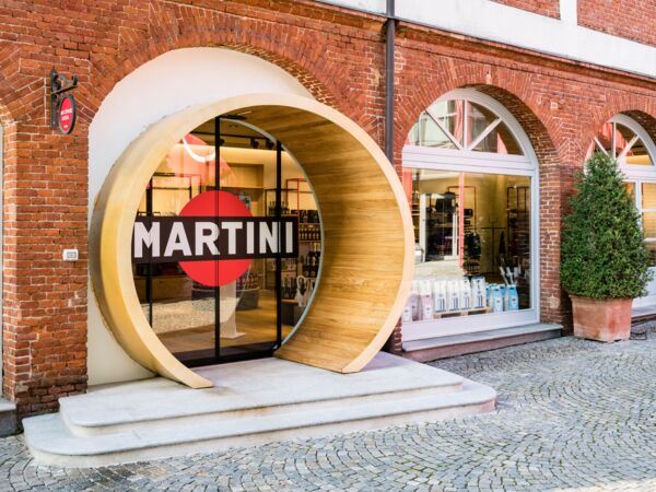 Make iconic cocktails with a Martini Ambassador