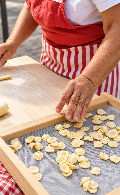 Impara a fare la pasta fresca con le mamme pastaie di Miscusi a Milano, in un’esperienza privata