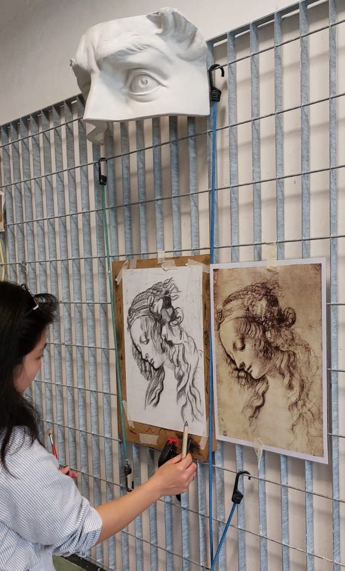 Draw like Leonardo in an artist's studio