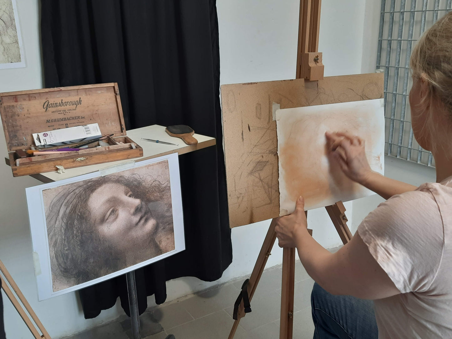 Draw like Leonardo in an artist's studio