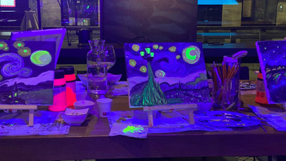Paint with fluorescent colors during a glow cocktail night in Venice