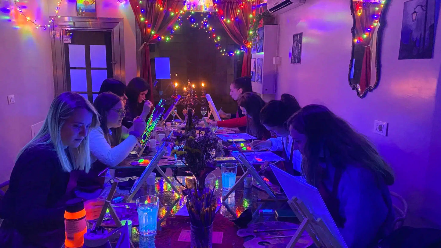 Paint with fluorescent colors during a glow cocktail night in Venice