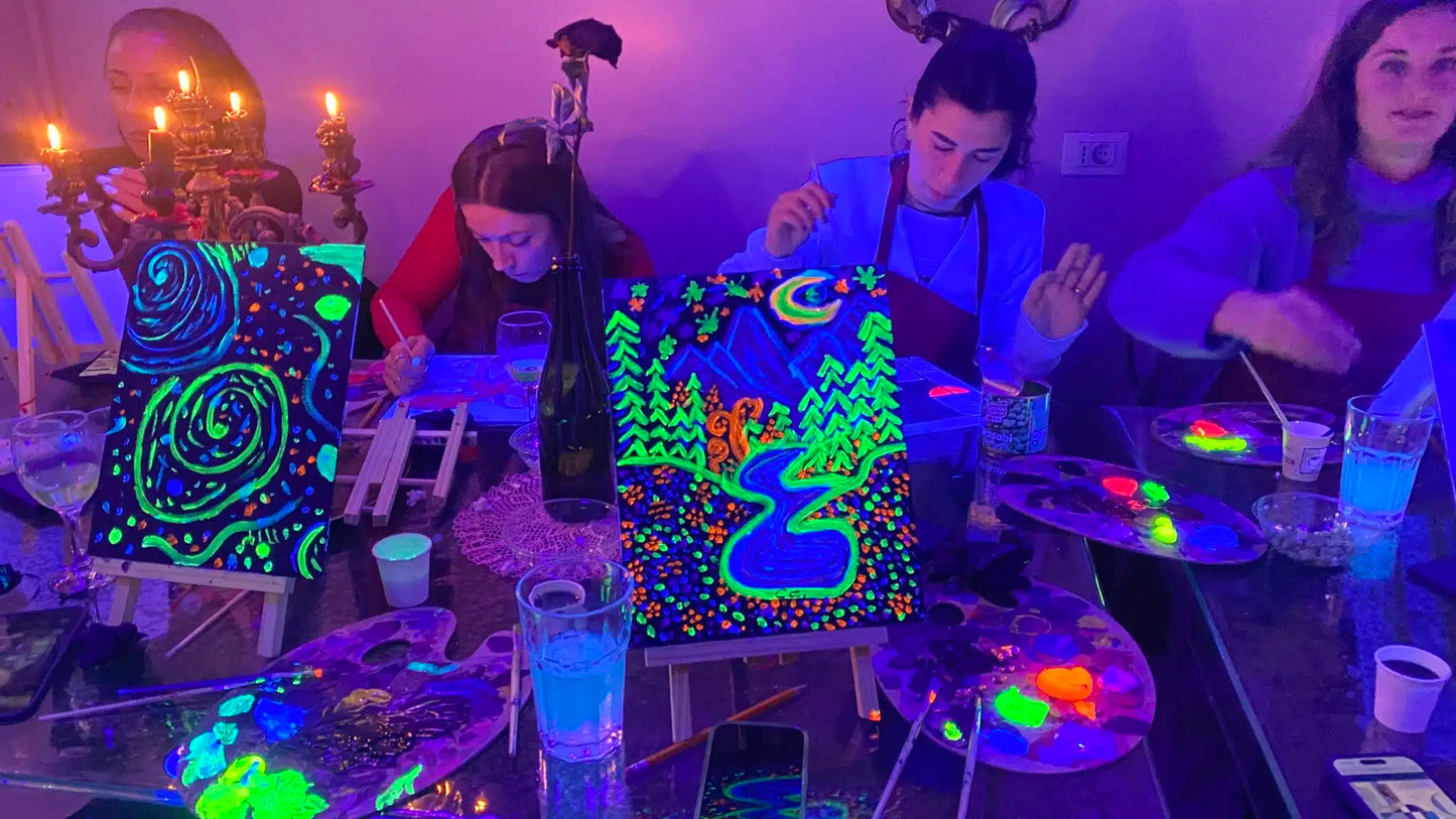 Paint with fluorescent colors during a glow cocktail night in Venice