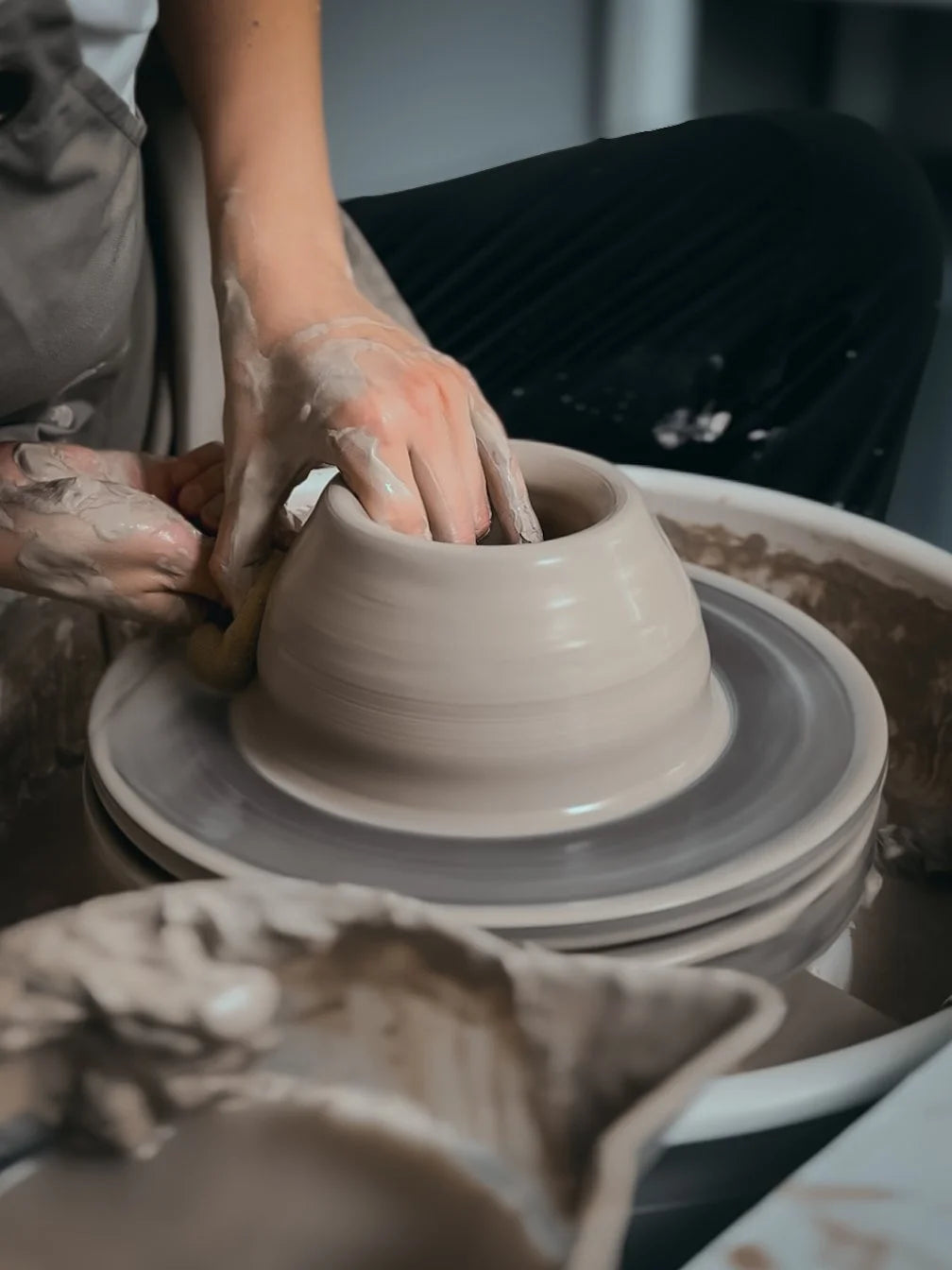Learn the coiling technique in an elegant ceramic studio in Milan