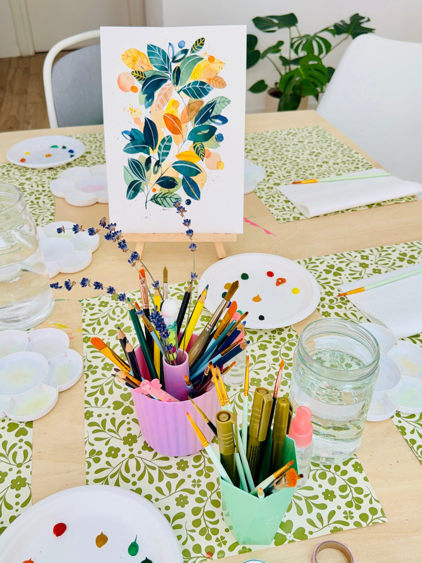 Paint watercolor flowers in an art studio in Rome